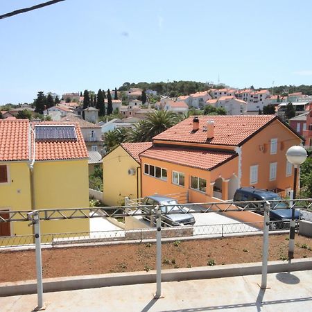 Apartments And Rooms With Parking Space مالي لوشينغْ المظهر الخارجي الصورة
