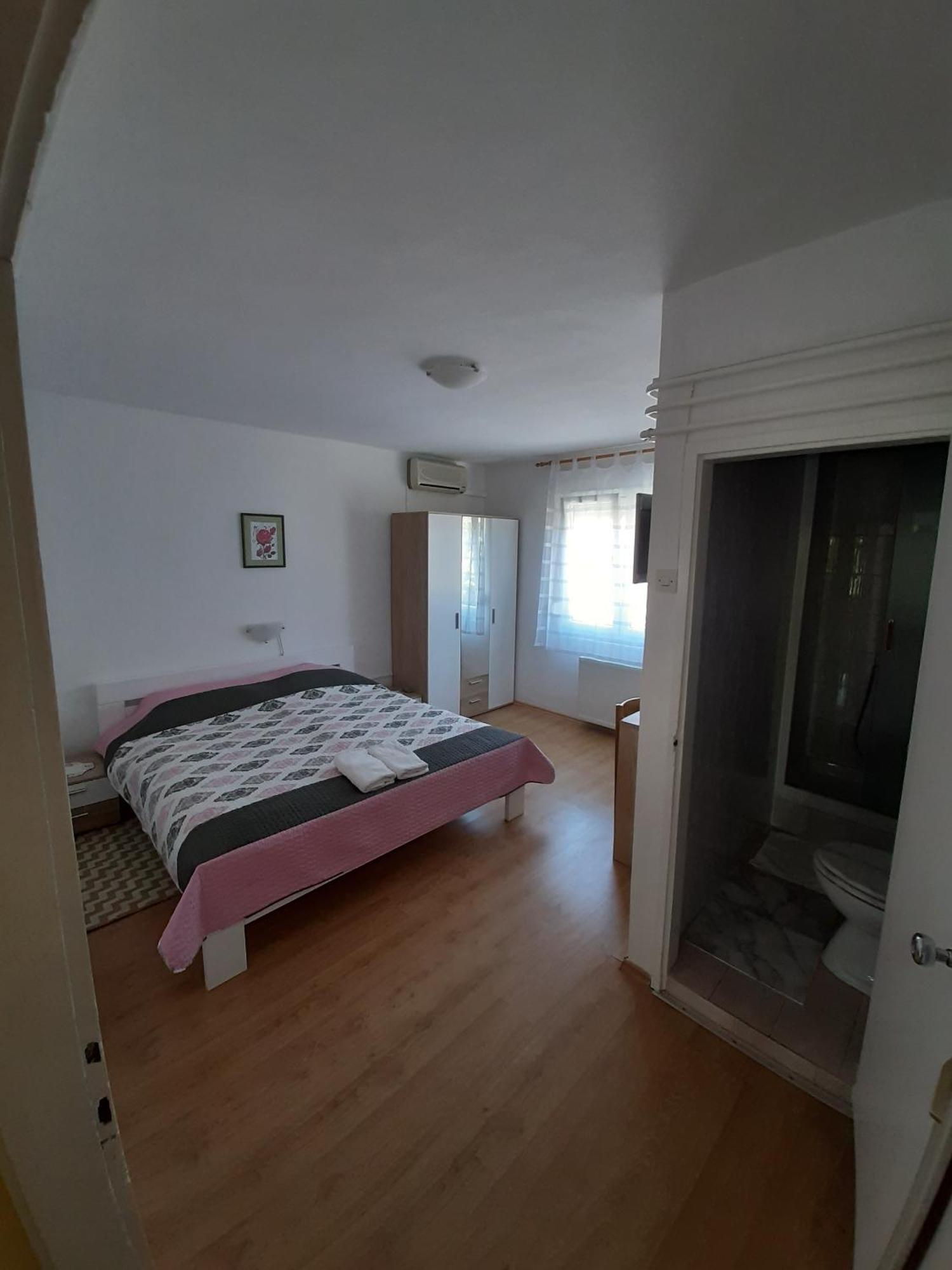Apartments And Rooms With Parking Space مالي لوشينغْ المظهر الخارجي الصورة