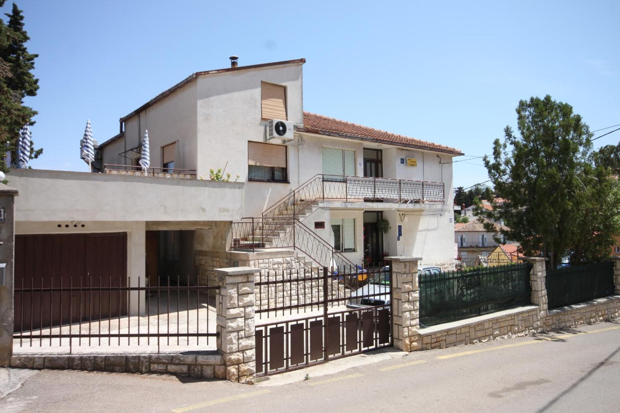 Apartments And Rooms With Parking Space مالي لوشينغْ المظهر الخارجي الصورة