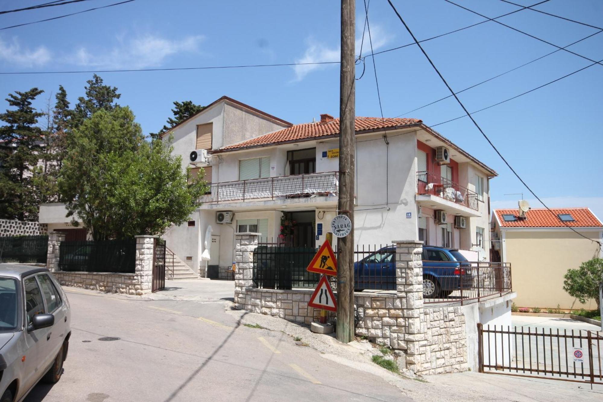 Apartments And Rooms With Parking Space مالي لوشينغْ المظهر الخارجي الصورة