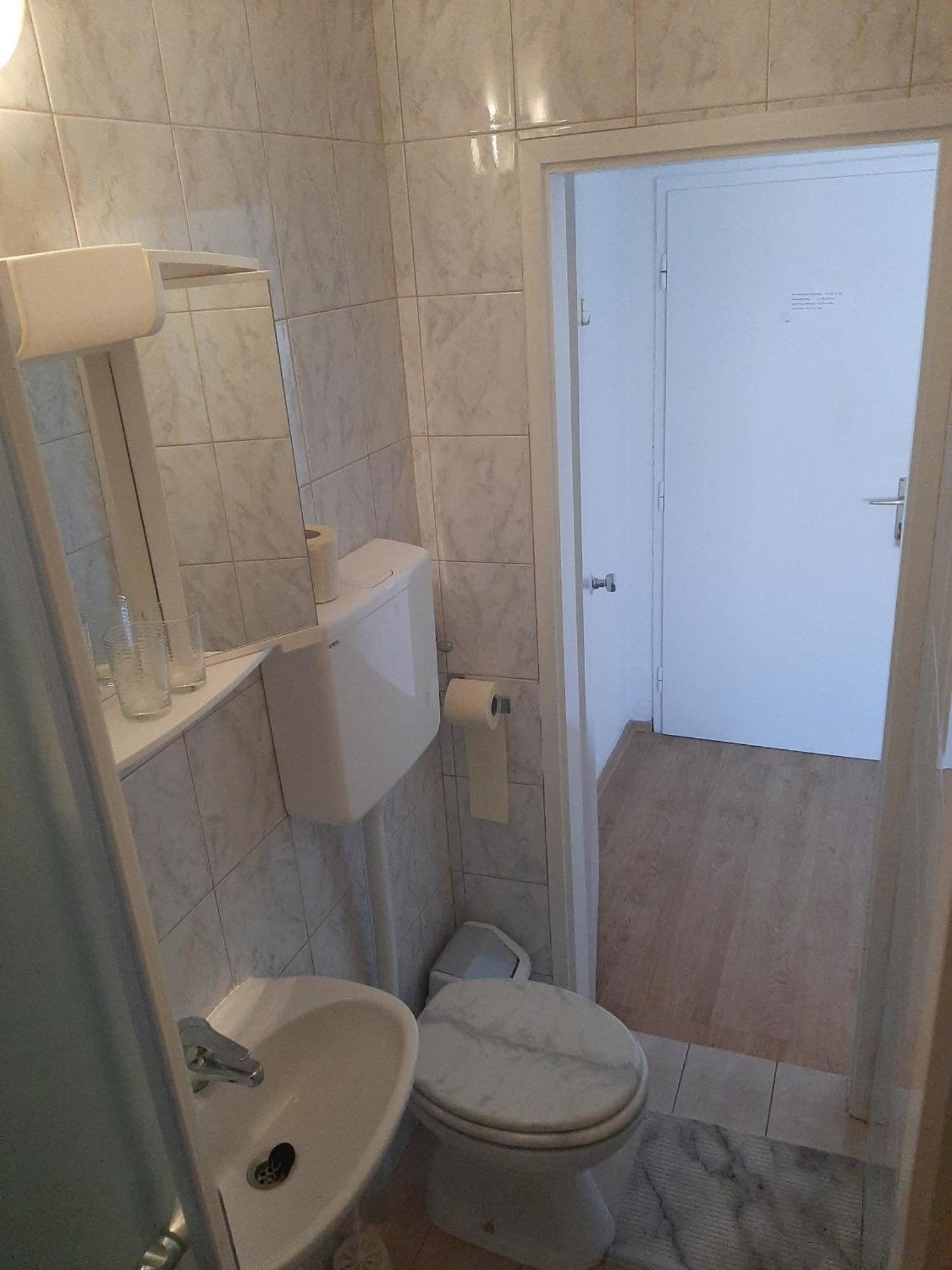 Apartments And Rooms With Parking Space مالي لوشينغْ الغرفة الصورة