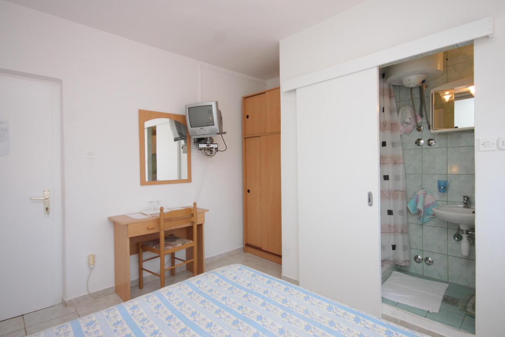 Apartments And Rooms With Parking Space مالي لوشينغْ الغرفة الصورة