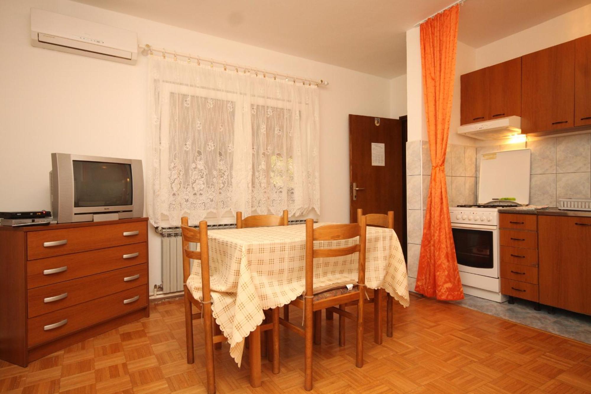 Apartments And Rooms With Parking Space مالي لوشينغْ الغرفة الصورة